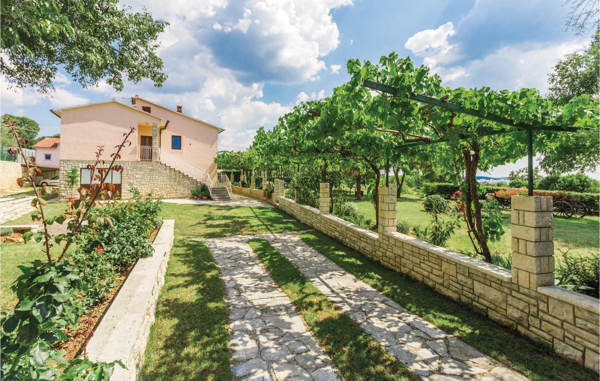 2 Bedroom Amazing In Kanfanar
